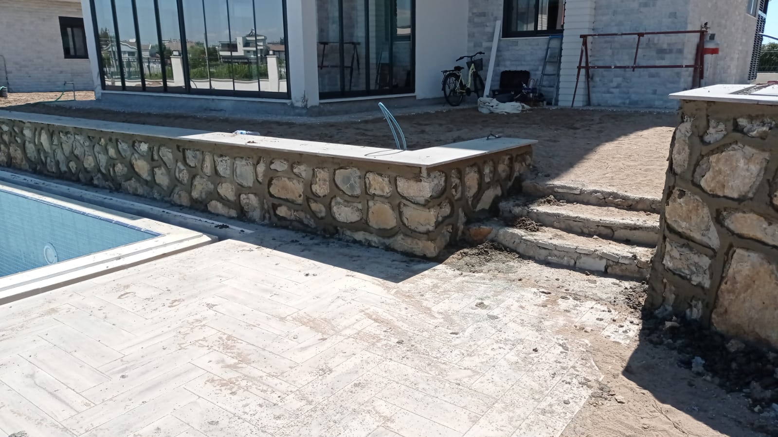 d547a33f-d8a0-48cf-b4c7-07dc86b4cb02